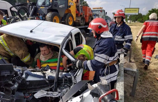 Автомобиль разорвало: в Киеве произошло жуткое ДТП