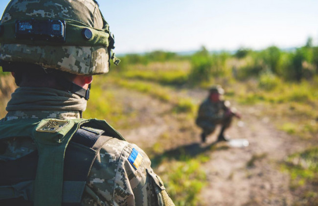 В Украине ввели большие штрафы за ношение камуфляжа и наград: есть подробности