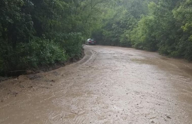 Після негоди Хмельниччина пішла «під воду»: моторошні фото й відео
