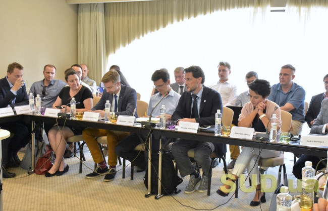 Електронні торги майном банкрутів: учасники круглого столу сподіваються запобігти зловживанням