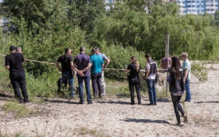 В Киеве на пляже нашли тело мужчины с простреленной головой