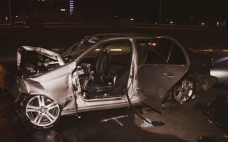 Жуткое ДТП в Киеве: водитель легковушки погиб на месте