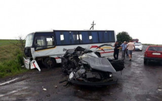 Смертельное ДТП под Ровно: не разминулись маршрутка и легковушка