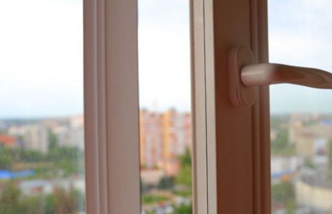 Трагедия под Киевом: 2-летний ребенок выпал с восьмого этажа