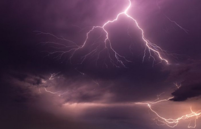 Трагедия под Ровно: молния убила мужчину и его лошадь