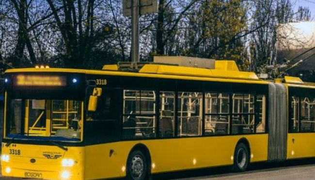 Киевлянам на заметку: ночные троллейбусы снова меняют маршруты
