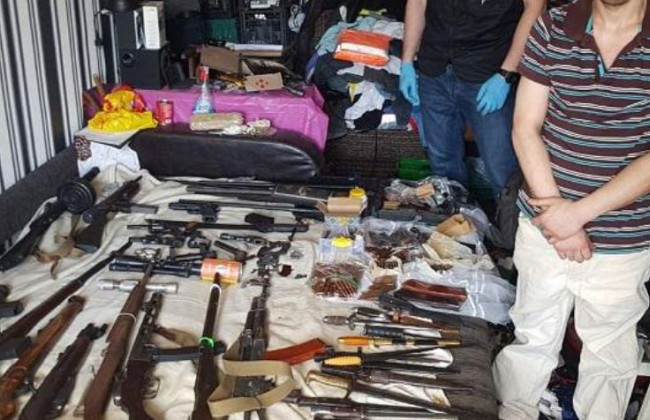 Арсенал оружия и наркотики: киевлян поразили убежищем в одной из квартир