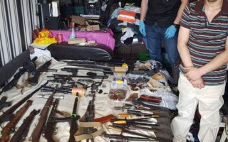 Арсенал оружия и наркотики: киевлян поразили убежищем в одной из квартир