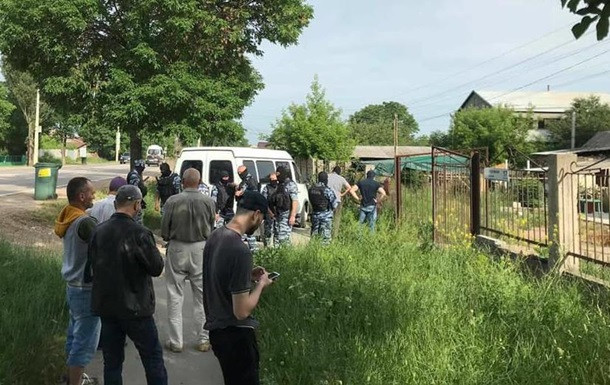 Оккупанты с оружием ворвались в дома крымских татар: первые подробности