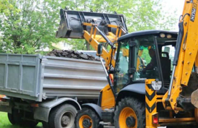 В одному із районів Києва заасфальтують прибудинкові території