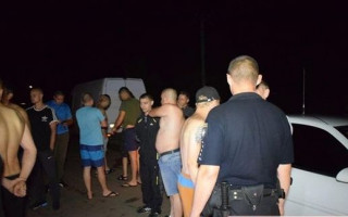 Под Николаевом конфликт с таксистом закончился массовой дракой со стрельбой