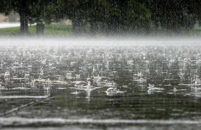 Настоящее озеро: большой жилой массив подтопило в Киеве
