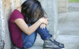 В Киеве жестоко избили школьницу: видео попало в сеть