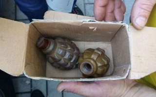 В Днепре 52-летняя женщина продавала гранаты в подземке