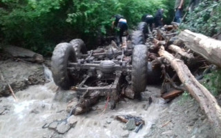Людей смешало с дровами и грязью: известны подробности жуткого ДТП с лесорубами Закарпатья