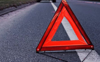 Перелетел через руль: велосипедист головой протаранил автомобиль в Киеве