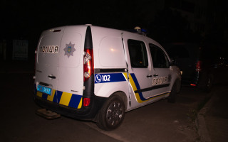 Бился головой об асфальт и просил помощи: в Киеве внезапно умер мужчина