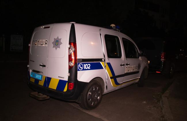 Бился головой об асфальт и просил помощи: в Киеве внезапно умер мужчина