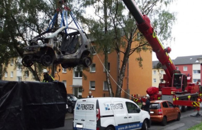 Как погасить горящий электромобиль: рекомендации пожарных