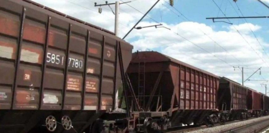 Опасное селфи: под Одессой девушку ударило током на крыше поезда