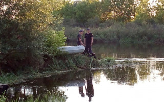 Тіло маленького хлопчика шукають у ставку на Київщині: подробиці трагедії