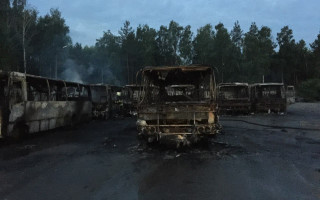 Под Киевом вспыхнул пожар на автостоянке: сгорели 10 маршруток