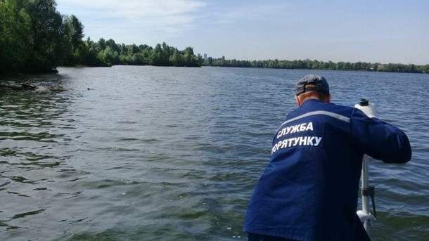 Загадочная смерть: тело женщины нашли в реке под Киевом