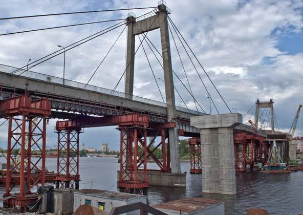 У Києві підлітки влаштували небезпечну фотосесію, є відео