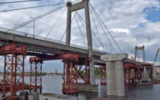 У Києві підлітки влаштували небезпечну фотосесію, є відео