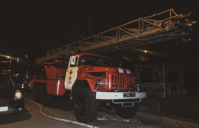 В столичной многоэтажке горела квартира: жильцов дома эвакуировали