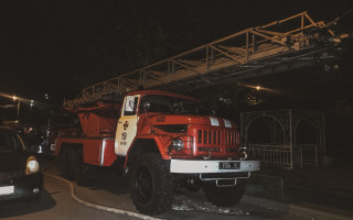 В столичной многоэтажке горела квартира: жильцов дома эвакуировали