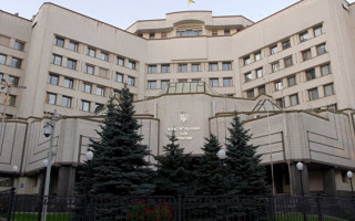 Роспуск Рады: Зеленский обвинил Конституционный Суд