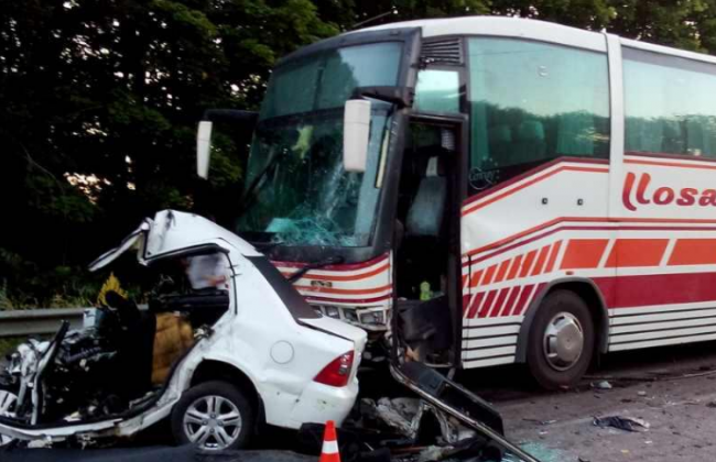 Смертельна ДТП на Харківщині: іномарка влетіла в автобус з пасажирами