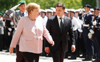 Меркель стало зле під час зустрічі з Зеленським: є відео та подробиці