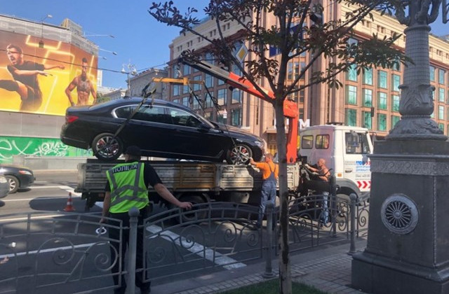 Водителям на заметку: в Киеве устроили рейд на «героев парковки»