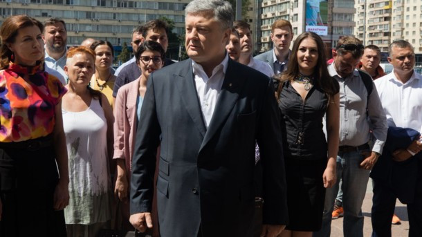 Порошенко подал в ЦИК документы о регистрации его партии на парламентские выборы