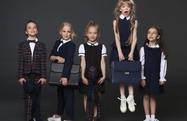 Зеленский отменил указ о ношении школьной формы