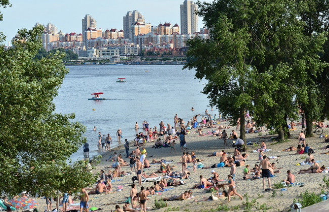 На яких пляжах Києва небезпечно відпочивати: оприлюднили результати досліджень води