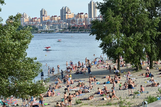 На яких пляжах Києва небезпечно відпочивати: оприлюднили результати досліджень води
