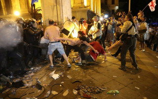 Майдан в Тбилиси: 16 демонстрантов госпитализированы, видео