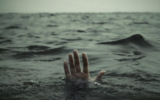 Моторошна смерть: чергового потопельника дістали з озера у Києві