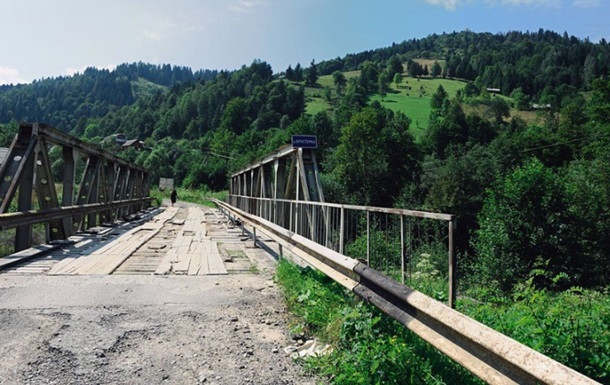 ЧП в Ивано-Франковской области: рухнул железобетонный мост