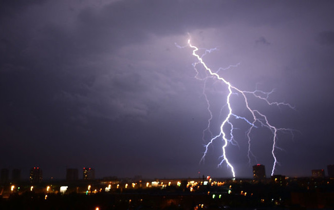 Под Львовом молния убила девушку: есть подробности