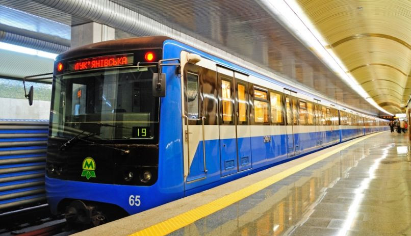 Растратил 20 миллионов: главного бухгалтера метро Киева поймали на рекордный «прибыли»