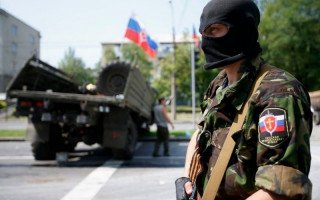 Сотні танків і «Градів»: бойовики стягнули під Луганськ важку техніку
