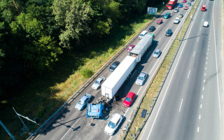 Смертельная авария под Киевом: столкнулись два грузовика, фото