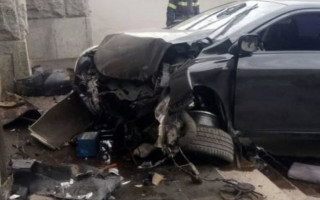 В Харькове водитель на скорости протаранил мэрию