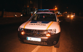 Страшна смерть: в Києві чоловік з невідомих причин стрибнув з моста