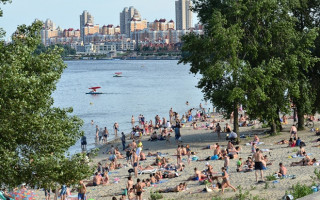 Назвали пляжі Києва, де заборонено купатися