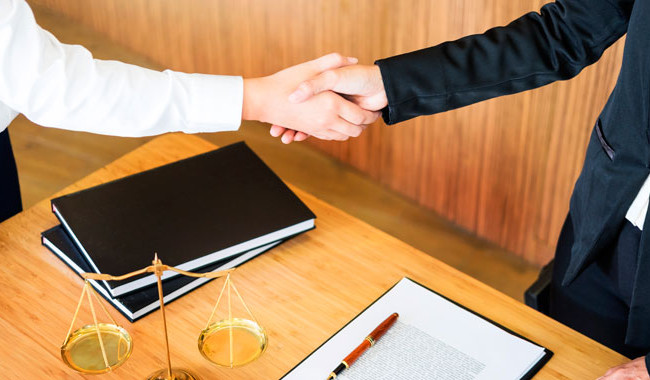 Гонорар адвокатів при представництві держорганів: РАУ надасть орієнтовний розмір виплат